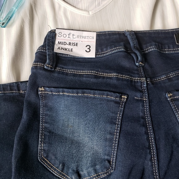 **New/Never Worn**YMI Soft Strerch Ankle Jeans - Picture 3 of 5